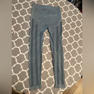 Hera Collection Ribbed Knit Yoga Leggings Size Médium Blue/Gray Stretch